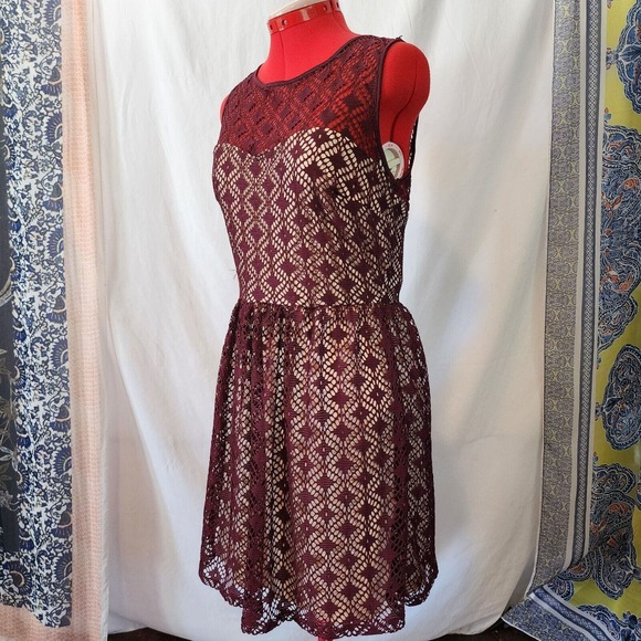 CITY TRENDS Maroon Lace with Creme Brown lining Sleeveless Dress Size 11 - Picture 4 of 7